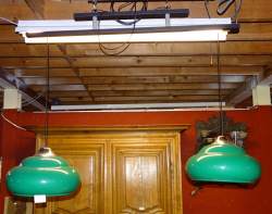 Luminaire : Lampe de billard 2 lumières bobèches en plastique vert