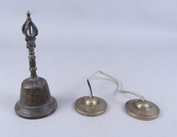 Asiatique : Tibétain (2) cloche à prière en bronze, Cymbales / cloches tingsha en bronze