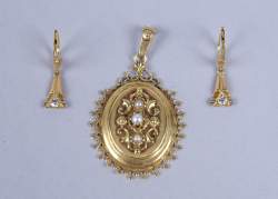 Bijou : Pendentif NAPIII serti de perles et paire de boucles d'oreilles le tout en or jaune 18K