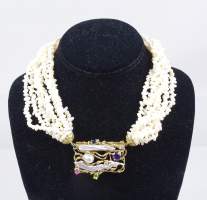 Bijou: Collier de perles baroques avec important fermoir en or jaune 18K serti d