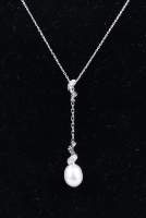 Bijou: Collier et pendentif en or blanc 18K serti d'une perle P: 4,4gr