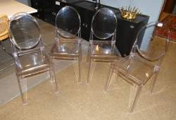 Meuble: 4 chaises design en polycarbonate transparent (légères rayures d'usage)