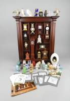 Objet : Collection de miniatures FRANKLIN MINT : horloges dans étagère en bois + hiboux diverses matières + oeuf avec licorne - enchanted garden -