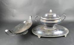 Argenterie : Soupière/Légumier sur présentoir en métal argenté + coupe sur pied à anses dans le style de Malmaison