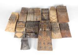 Africain : Lot d'instruments de musique / sanza dont : 1 Cuba