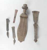 Africain : Lot objets KUBA dont 1 couteau de scarification IKULA