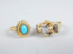 Bijou : 2 bagues en or jaune 18K dont 1 sertie d'une turquoise TDD env 53 et l'autre d'une spinelle synthétique
