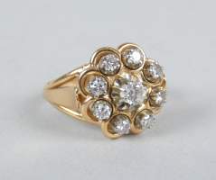 Bijou : Bague en or jaune 18K sertie de 8 diamants taille 8/8 et 1 central