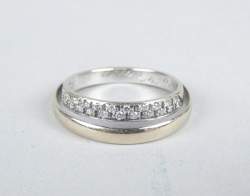Bijou : Bague/alliance en or blanc 18K sertie de diamants