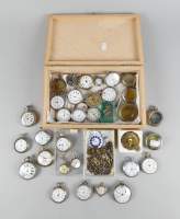 Bijou : Lot de pièces de montres de gousset en métal argenté , argent , . (Ds l'état , mqe usures acc) dont carcasses , cadrans , clés , .