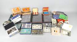Collection de pièces de monnaie avec argent , quelques quarts de dollars , quelques FDC de France (emballage ds l'état) et gos lot de pièces au kilo