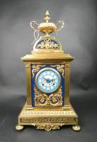 Horloge : Pendule de garniture de cheminée , monture en bronze et cadran peint marque KIENZLE mouvement rond 20eS