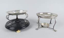 Argenterie : EU ONLY 2 chauffes plats en argent poinçon anglais 2e titre dont 1 avec socle en bois fin 19eS
