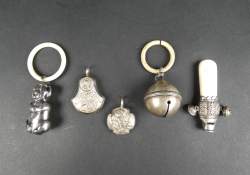 Argenterie : 5 hochets en argent (déform)