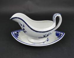 Céramique : Saucière a/son plat en porcelaine de Tournai décor à la mouche et 1 clochette