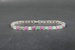 Bijou : Bracelet en argent serti de rubis et d'émeraudes