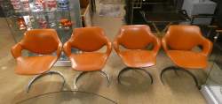 Meuble : 4 chaises modèle Idée 2000 (usures , déchirures) assises en cuir et pieds chromés étiquette Euro International dans le goût de TABACOFF Boris