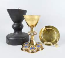 Religieux : Calice , patène et cuillère argent vermeil , poinçon 800 possible attribution à Maredsous dans son coffret d'origine