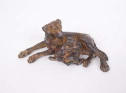 Sculpture : Bronze à patine brune - Chienne de chasse et ses petits - signé CHENET Pierre
