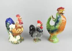 Ceramique : pichet en faience coq (egr) (3) : St Clément Coq B. Gaillard (chv ss base) + coq aux fleurs + coq avec tête amovible pour remplissage