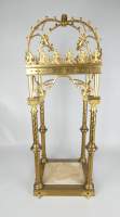 Religieux : Important Ciborium en bronze/ laiton à 4 colonnes décor de fleurs de lys