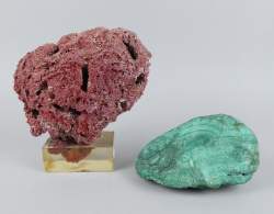 Collection minéraux EU ONLY : Bloc de malachite brut + Corail rouge avec socle en résine