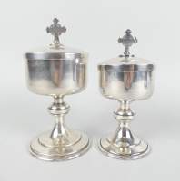 Objets : 2 ciboires en métal argenté intérieur doré