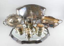 Argenterie : Métal argenté : Service à café et à thé WISKEMANN aux chiffres DB + plateau dessus miroir + jardinière milieu de table WISKEMANN + plat