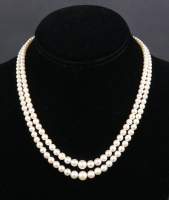 Bijou : Collier de 2 rangs de perles de culture avec fermoir en or jaune 18K et attache de sécurité