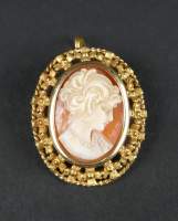 Bijou : Broche/Pendentif en or jaune 18K sertie d'un camée sur coquille - Profil de jeune femme -