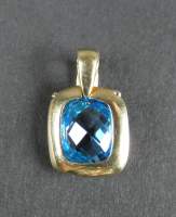 Bijou : Pendentif en or jaune 18K serti d'une pierre bleue
