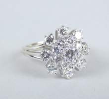 Bijou : Bague en or blanc 18K sertie de diamants