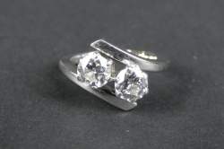 Bijou : Bague toi et moi en platine sertie de diamants ronds