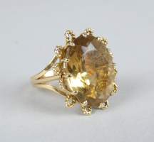 Bijou : Bague en or jaune 18K sertie d'une citrine
