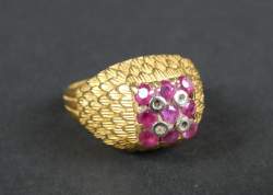 Bijou : Bague en or jaune 18K sertie de rubis et éclat de diamant (3mq)