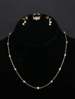 Bijou : Parure (collier , boucles d'oreilles , bague) en or jaune 18K et perles de culture