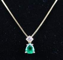 Bijou : Collier/chaine et pendentif en or jaune 18K serti d'une émeraude poire et d'un diamant