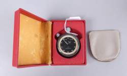 Bijou : Chronographe Stopwatch OMEGA en acier patiné , fond vissé mouvement à remontoir (en état)