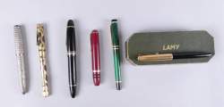 Collection : stylo plume (6) dont LAMY plume en or 14K , MONTBLANC (ds l'état) plume en or 18K , SHEAFFER'S , CENTROPEN Barclay en argent 900