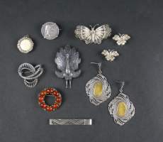 Bijou : Lot de bijoux en argent dont pince à cravate Georg JENSEN (1866, 1935)