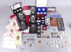 Collection de pièces de monnaie : carton avec pièces dont la majorité est en argent