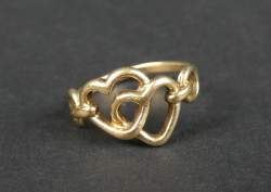 Bijou : Bague en or jaune 18K - coeurs entrelacés -