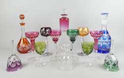 Verrerie: objets en verre et cristal dont carafes (egr, mqe), verres en cristal,