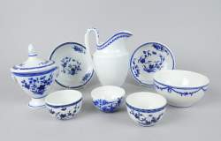 Céramique: Porcelaine de Tournai décor à la mouche et de guirlandes (8pcs) dont: