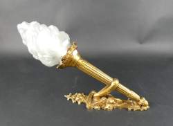 Meuble: Applique flambeau en bronze avec bobèche en verre maté H:48cm