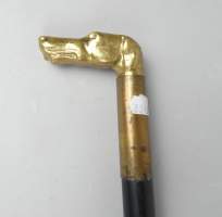 Objet: Canne-épée manche en bronze -tête de chien de chasse- fût en bambou peint