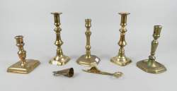 Objet: (7pcs) (acc, rest) 3 bougeoirs en bronze 17eS + paire de bougeoirs anglai