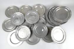 Objet: assiettes et plats en étain ancien 18/19/20eS (23pcs) Diam22,5 à 35cm Pto