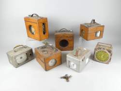 Scientifique: Instruments colombophile (7pcs) (dans l'état) dont: Constateur Tou