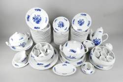 Céramique: partie de service à dîner et à café en porcelaine Cérabel Baudour déc